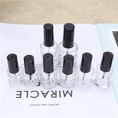 Kvadrat shishadagi tirnoq bo'yog'i