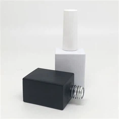 Tirnoqlarni bo'yash uchun kvadrat shishalar